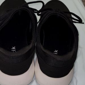 Kizik hands free shoes love these shoes they really r hands free wish these fit.